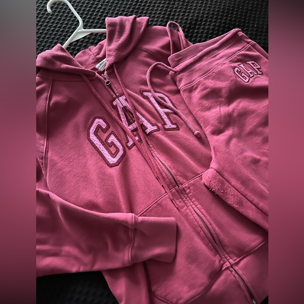GAP tracksuits